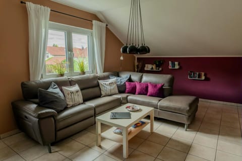 Living room, internet, oven