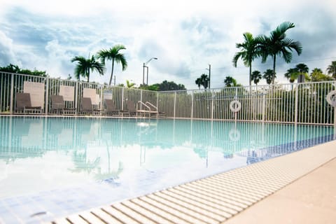 Day, Pool view, Swimming pool, sunbed