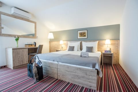 Bed, Photo of the whole room