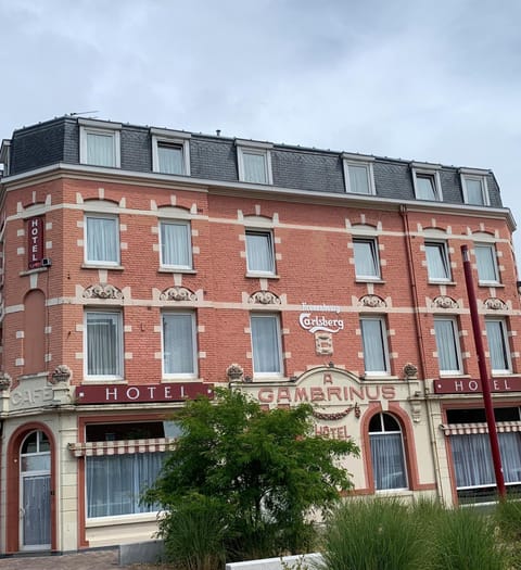 Property building, Facade/entrance, Day, Summer