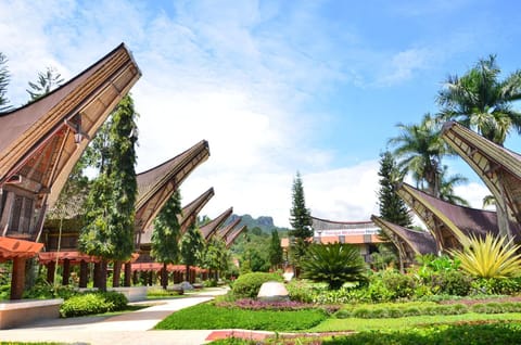 Facade/entrance, Bird's eye view