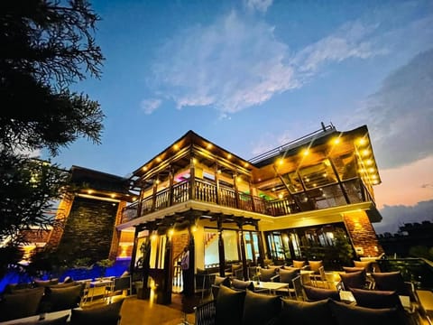 Property building, Restaurant/places to eat