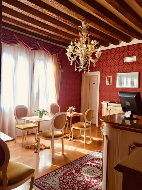 Communal lounge/ TV room, Lounge or bar, Decorative detail