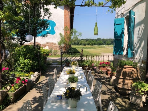 Property building, Garden, Garden view, Breakfast, Inner courtyard view