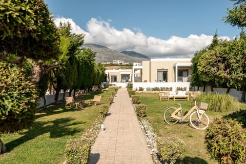 Property building, Garden, Garden, Location