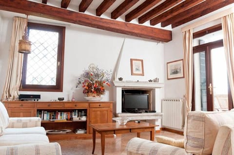 Day, Living room