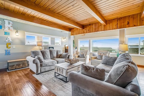 Cozze Cottage House in Devils Lake