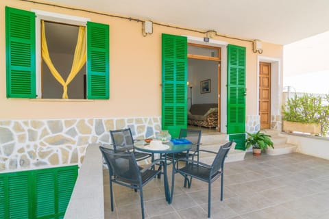 Facade/entrance, Balcony/Terrace