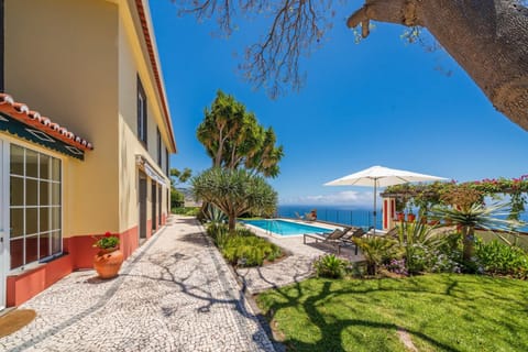Property building, Garden view, Sea view