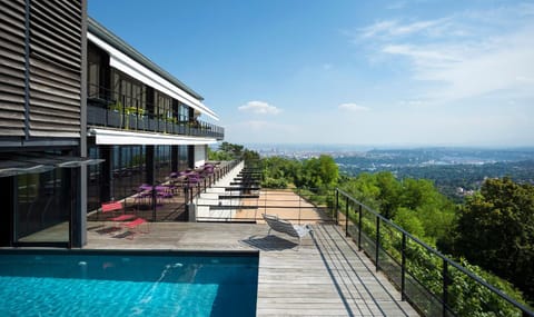 Property building, Patio, Restaurant/places to eat, Garden, Balcony/Terrace, Swimming pool