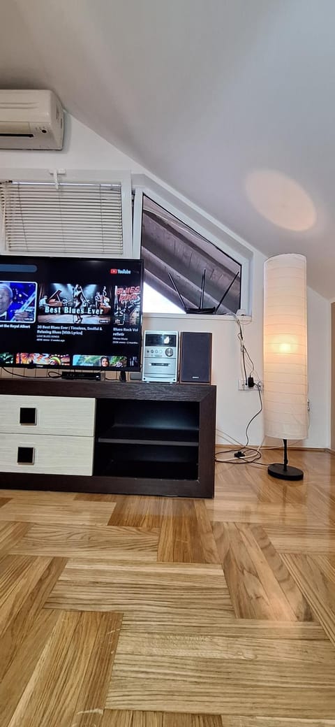 TV and multimedia, Evening entertainment, air conditioner