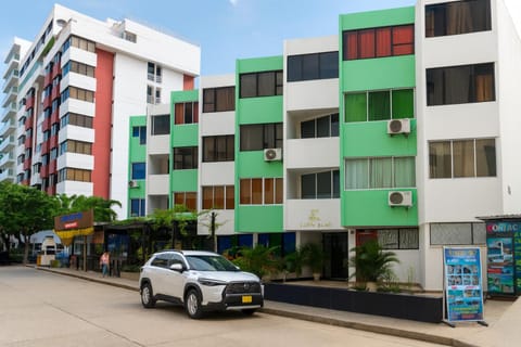 Facade/entrance