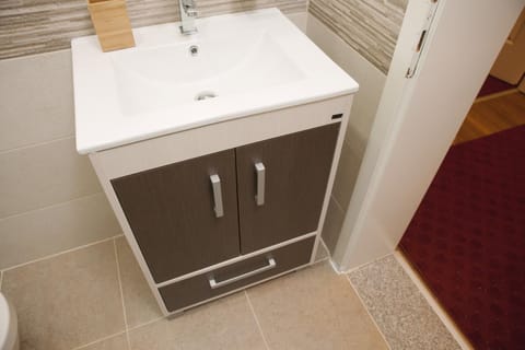 Bathroom, Decorative detail