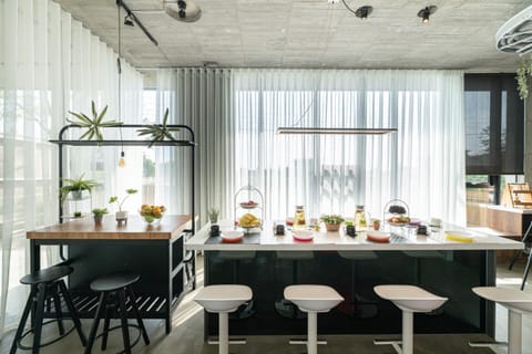 Restaurant/places to eat, Food and drinks, Seating area, Dining area, Food