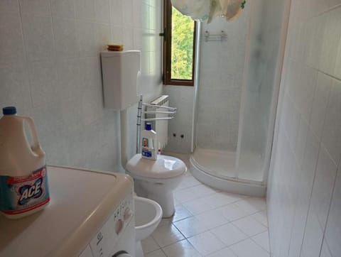 Bathroom, Bath, bidet, washing machine