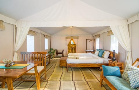 Bed, Photo of the whole room, Seating area, Bedroom