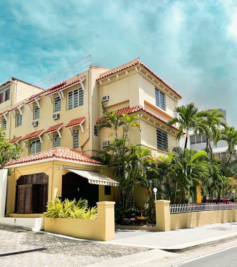 Facade/entrance
