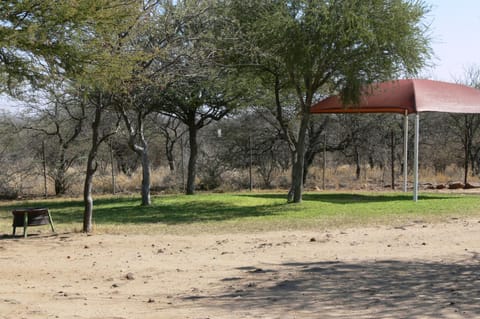 Natural landscape, Activities, BBQ facilities, Garden, Other, Text overlay, Landmark view, Area and facilities