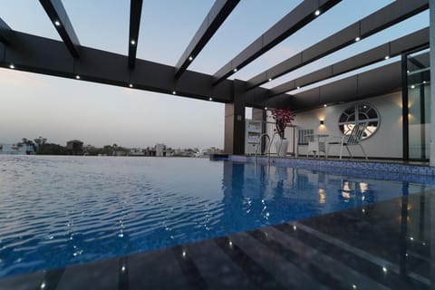 Swimming pool, Swimming pool