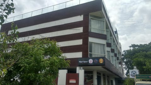 Property building, Facade/entrance, Property logo or sign