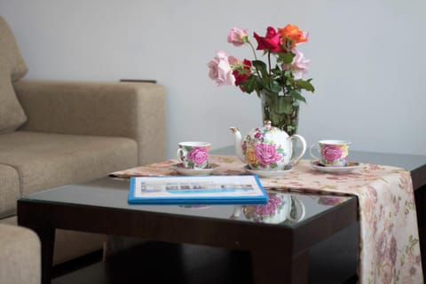 Coffee/tea facilities, Living room, Seating area