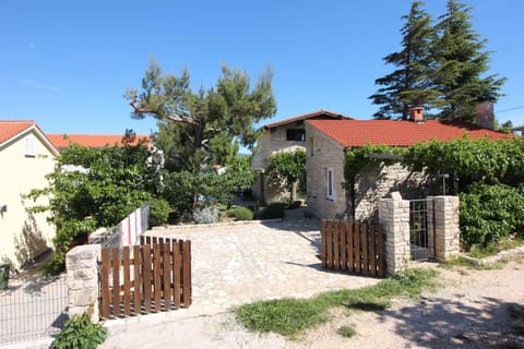 Property building, Mountain view, Parking