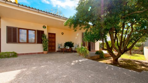 Patio, Facade/entrance, Off site