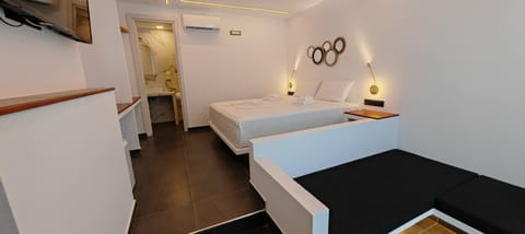 Bed, TV and multimedia, Photo of the whole room, Bedroom, air conditioner
