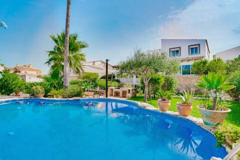 Property building, Day, Garden, Garden view, Pool view, Swimming pool