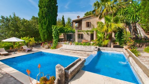 Property building, Garden, Swimming pool