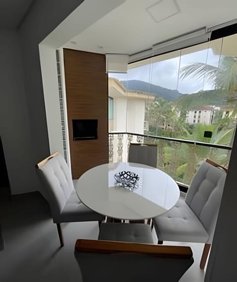 Natural landscape, View (from property/room), Balcony/Terrace, Living room, Seating area, Dining area, Mountain view