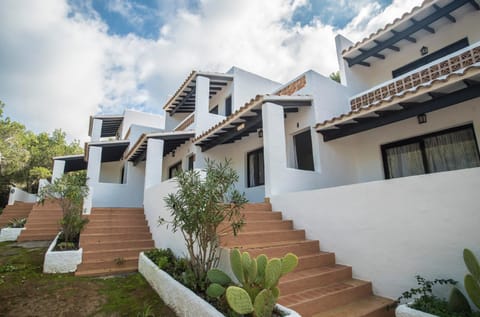 Property building, Facade/entrance, Lobby or reception