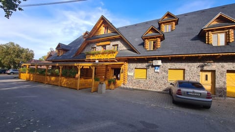 Facade/entrance, Food close-up, Cycling, Alcoholic drinks, Non alcoholic drinks