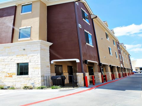 Property building, Facade/entrance, Day, Street view, Parking