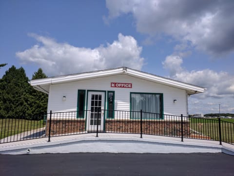 Property building, Facade/entrance, Lobby or reception