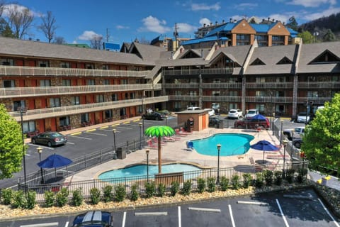 Property building, Day, Pool view, Parking
