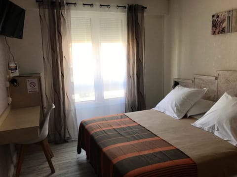 Photo of the whole room, City view