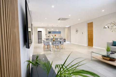 Living room, Dining area, kitchen
