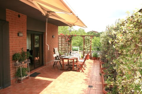 Balcony/Terrace, Balcony/Terrace, Seating area, Dining area