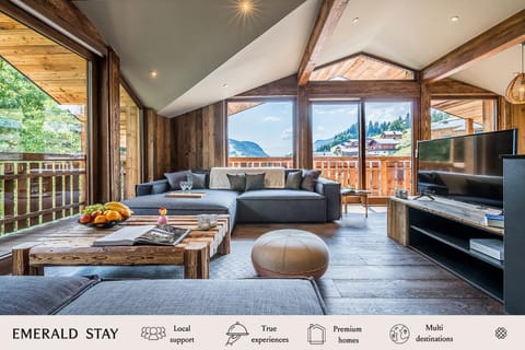 Communal lounge/ TV room, Living room, Seating area