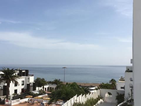 Restaurant/places to eat, Neighbourhood, Natural landscape, Beach