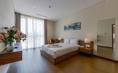 Photo of the whole room, Bedroom
