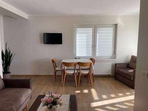 TV and multimedia, Living room, Dining area