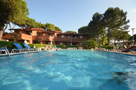 Property building, Natural landscape, Pool view, sunbed
