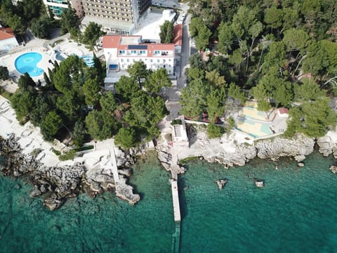 Day, Neighbourhood, Natural landscape, Bird's eye view, Fitness centre/facilities, Beach, Autumn, On site, Sea view
