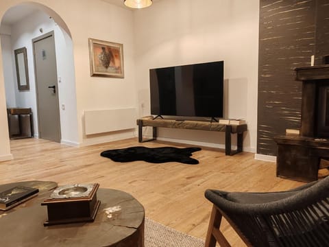 Communal lounge/ TV room, TV and multimedia, Living room, Seating area