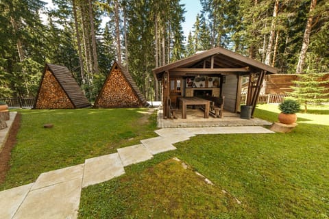 BBQ facilities, Garden, On site, Mountain view, Lunch, Dinner