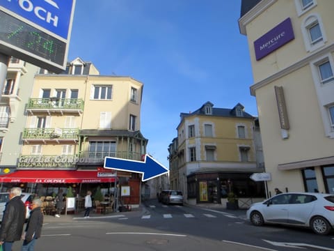 Nearby landmark, Neighbourhood, Casino, Fishing, Nightclub / DJ, Beach, Street view, Entertainment