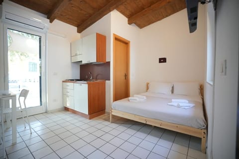Bed, Kitchen or kitchenette, Photo of the whole room, Bedroom