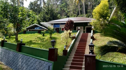 Property building, Day, Natural landscape, Garden, Garden view